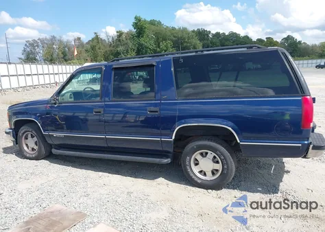 1998 Chevrolet Suburban 1500 z USA, uszkodzony, nr VIN 1GNEC16R5WJ301978